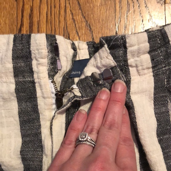 Indigo rising striped linen shorts size large - Picture 5 of 9